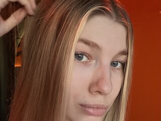 ElvaBinner Live Webcam Show