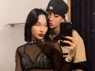 TrixiAndSuki Live Webcam Show