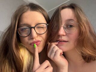 ZeldaAndLynna Live Webcam Show